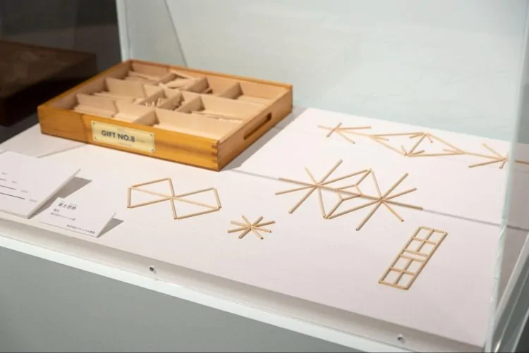 現代の「遊び」にもつながるフレーベルの「恩物」とは？展覧会「『恩物