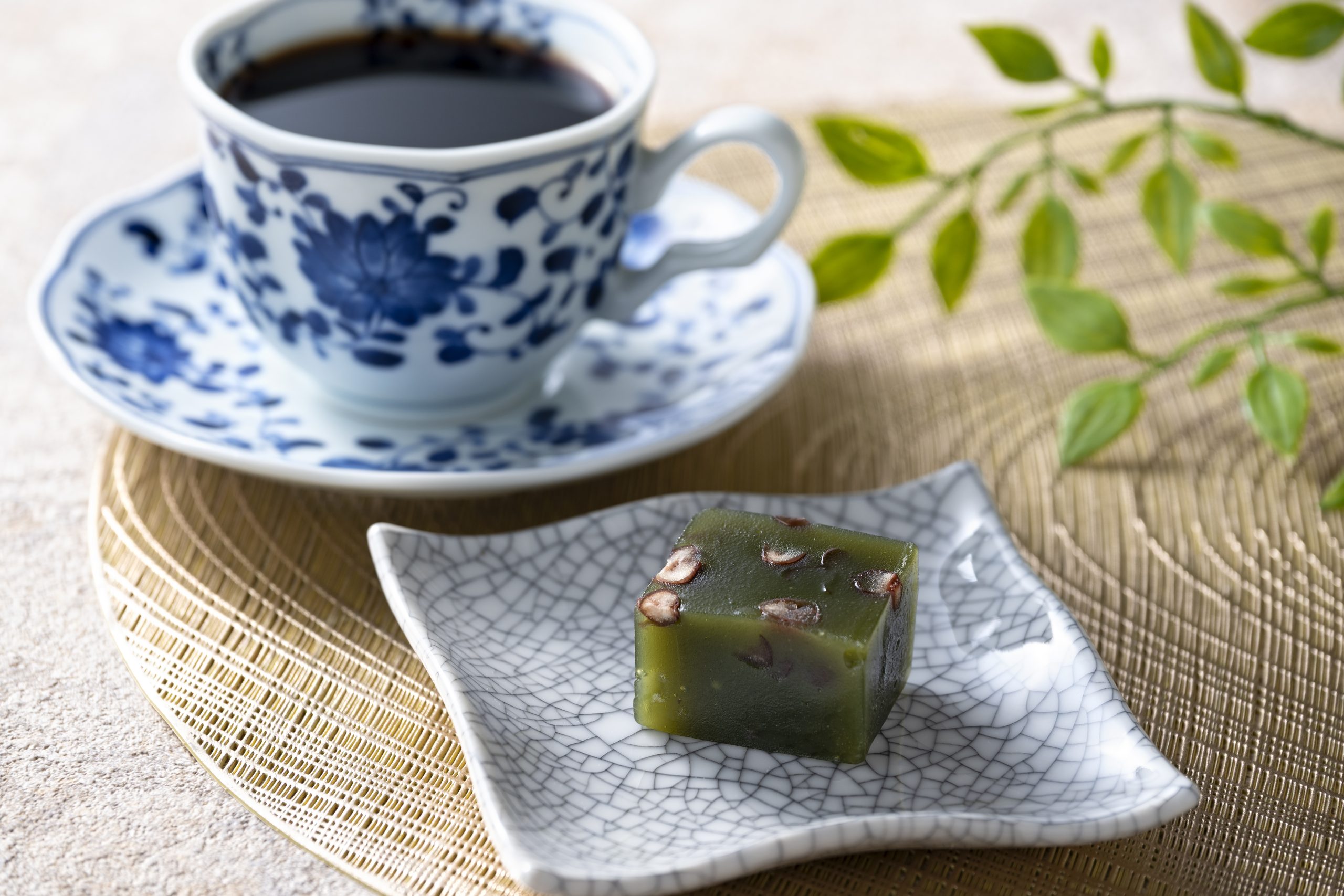 【9/12(土)～販売開始】挽茶の羊羹（ドリンクセット）/￥1,000