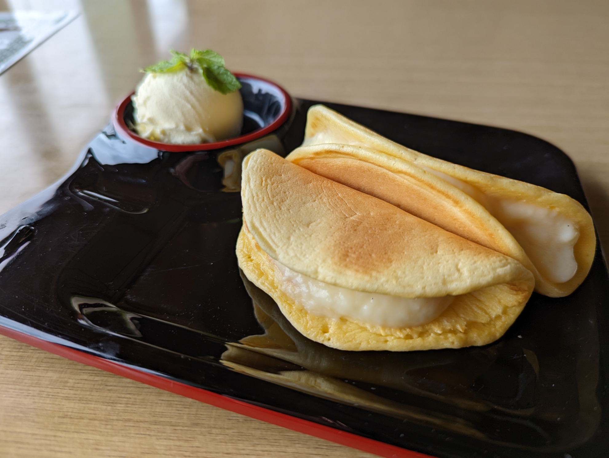 明治のわっふる~金鵄(きんし)ミルク入り~(バニラアイス付き)/ 600円