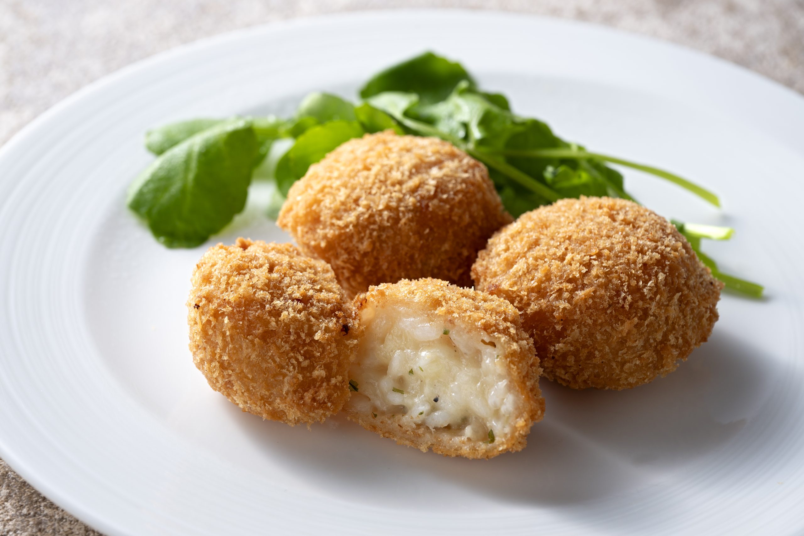 【9/12(土)～販売開始】ライスコロッケ（チーズリゾット風味）/￥600
