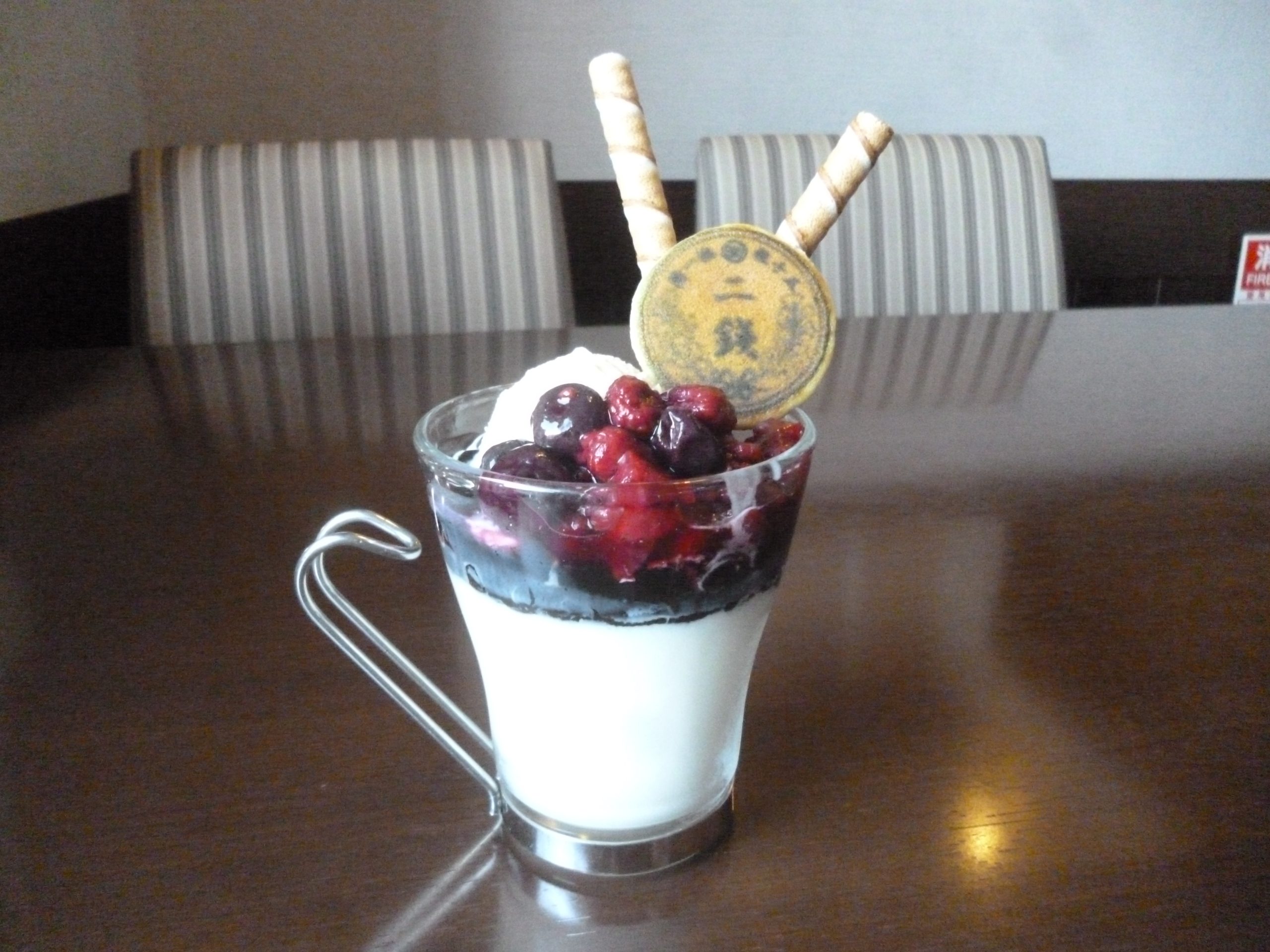 二銭銅貨ミニパフェ / 750円